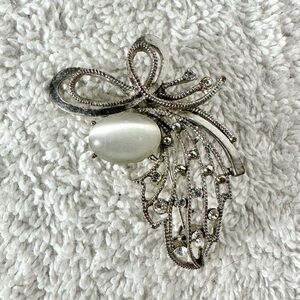 Vintage SilverTone Brooch Featuring Large Faux Pearl Opal Cabochon & Rhinestones